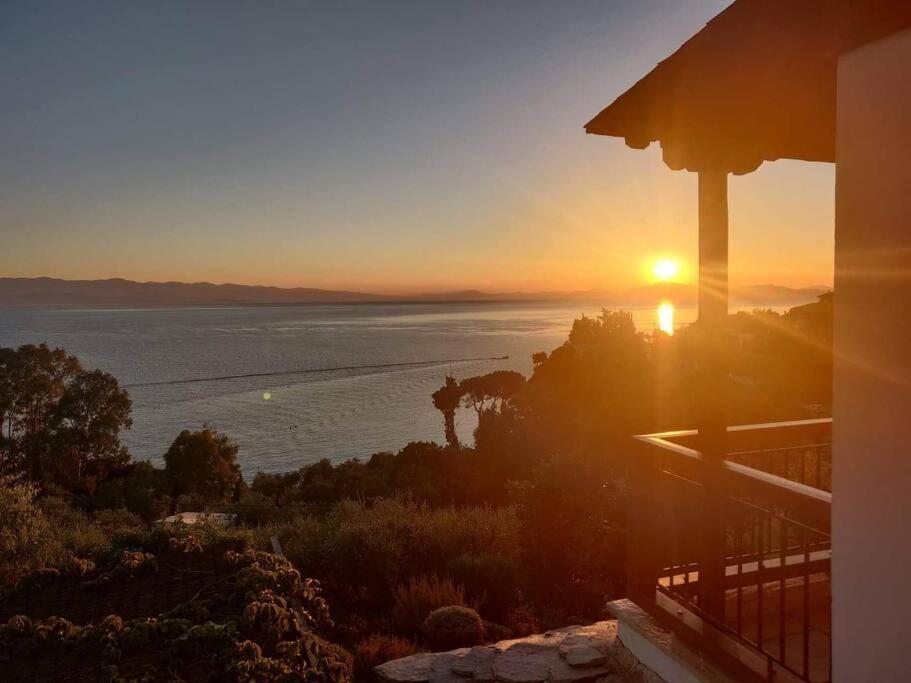 אפיסוס Seaside House With View Over Pagasitikos מראה חיצוני תמונה