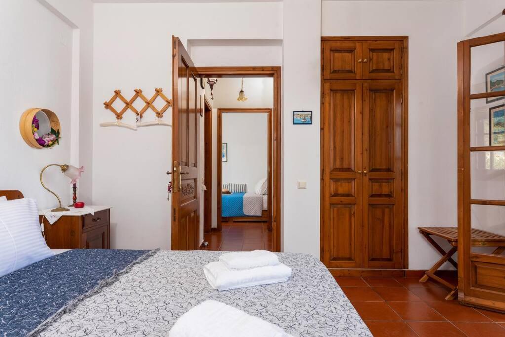 אפיסוס Seaside House With View Over Pagasitikos מראה חיצוני תמונה