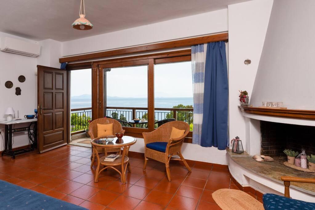 אפיסוס Seaside House With View Over Pagasitikos מראה חיצוני תמונה