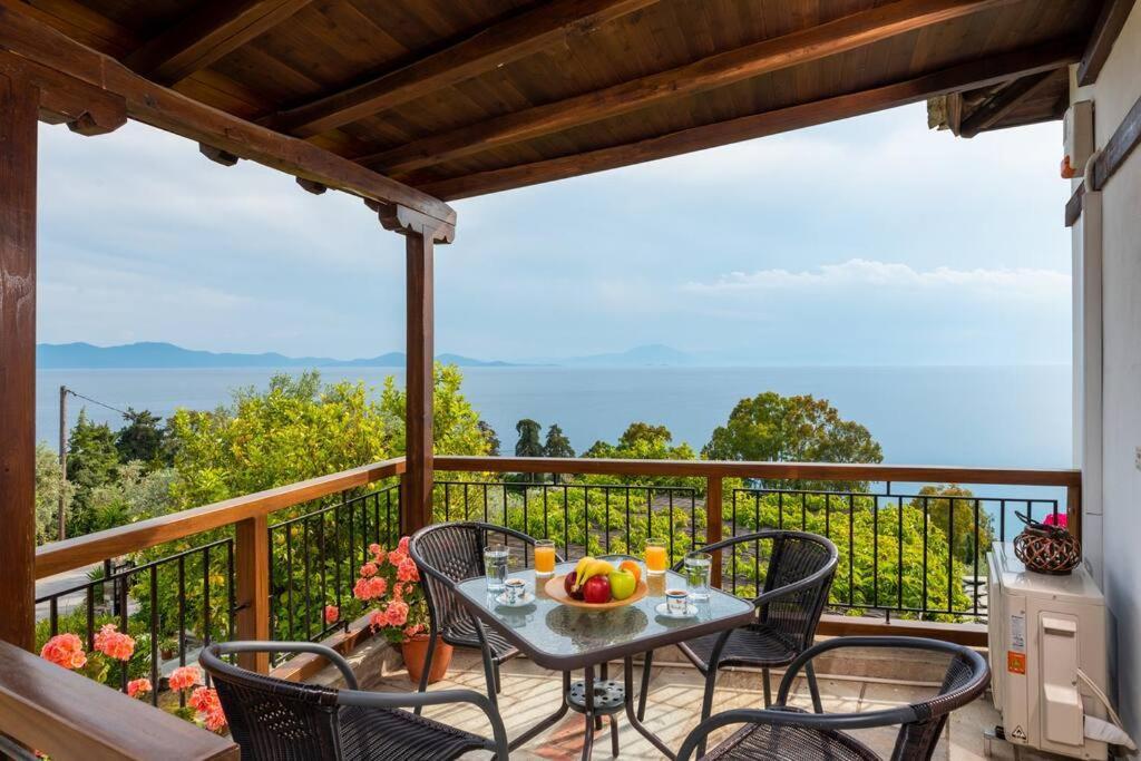 אפיסוס Seaside House With View Over Pagasitikos מראה חיצוני תמונה